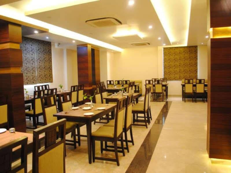 Capital O 4535 Hotel Uma Palace Varanasi Exterior photo
